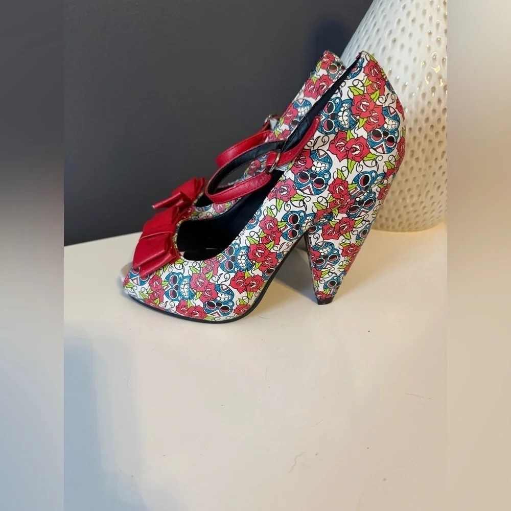 T.U.K. Retro Vintage Heels. Pinup. Skulls roses. Size 7. NEW. Rockabilly punk. - Picture 2 of 4